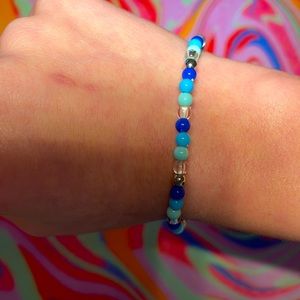 Dark blue light blue clear, beaded bracelet, very stretchy and durable💗💗